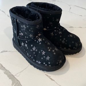 UGG Unisex-Child Classic Mini Stars Fashion Boot